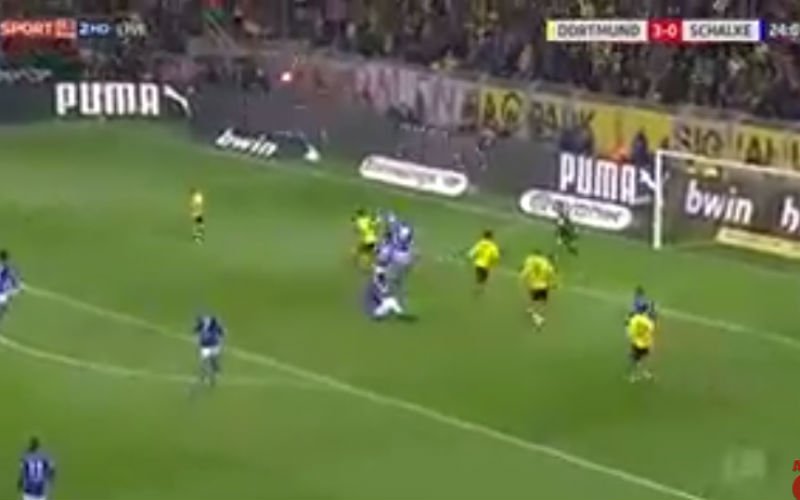 Met deze héérlijke volley knalt Guerreiro Dortmund na 25 minuten op 4-0 (video)