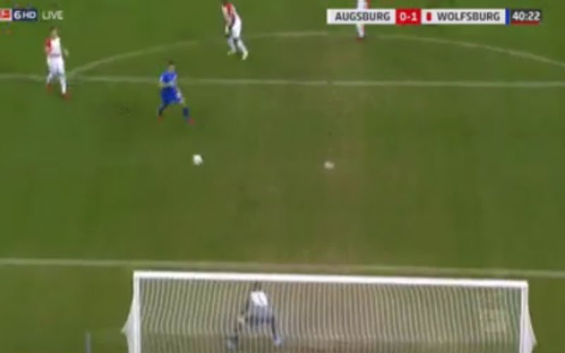 Augsburg-doelman pakt uit met een 'Horvathje' (video)