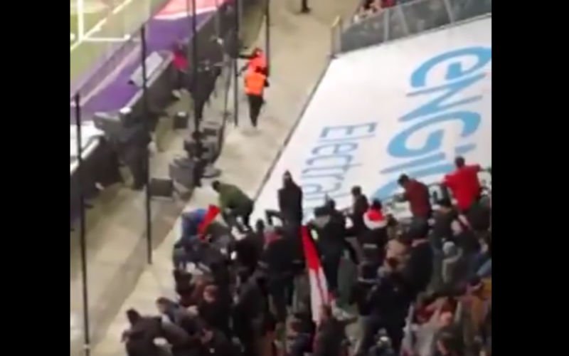 Zo gingen Anderlecht-fans met de vlag van harde kern Standard aan de haal (video)