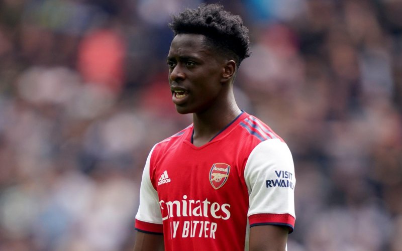 Sambi Lokonga kan ogen niet geloven na zware blessure bij Arsenal