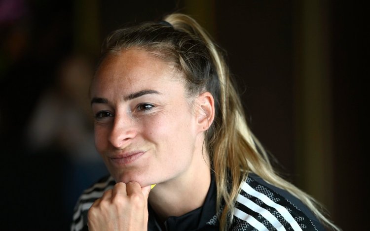 ‘Ongezien in Belgisch vrouwenvoetbal: Zóveel verdient Tessa Wullaert nu’