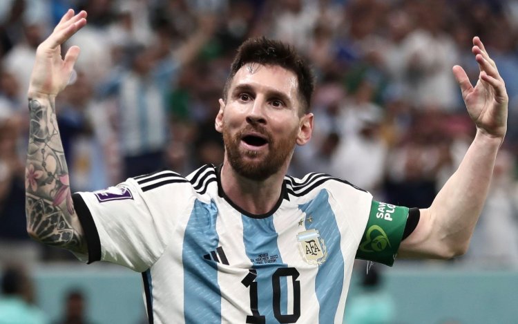 Messi zet halve finale tegen Kroatië op zijn kop na omstreden fase: 