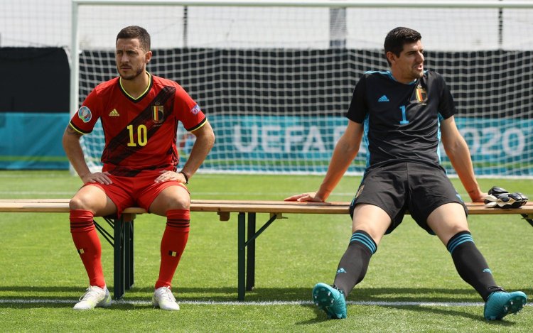Hazard en Courtois zien sensationeel doelpuntenfestijn in WK-finale voor clubs