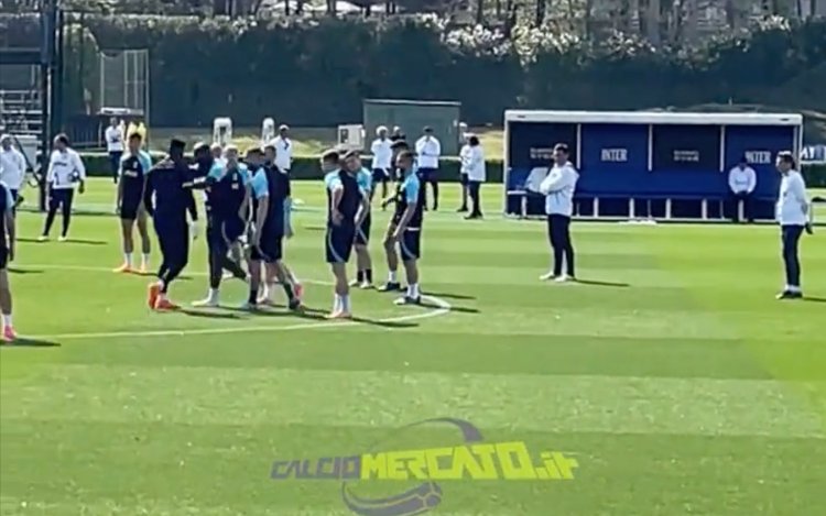 Romelu Lukaku laat zich gelden bij ruzie op training Inter Milaan (VIDEO)