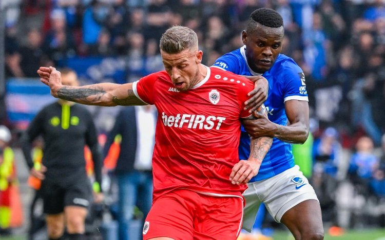 Antwerp zet play-off 1 na gemiste strafschop tegen KRC Genk op zijn kop