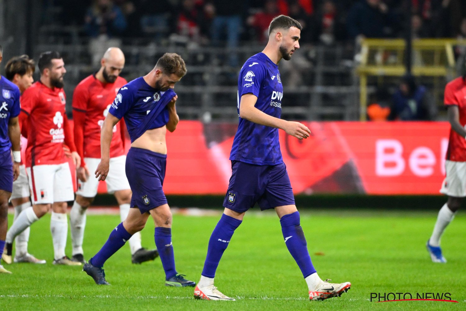 231007 RSC Anderlecht vs KV Mechelen Kasper Schmeichel of Anderlecht in  action with the ball during