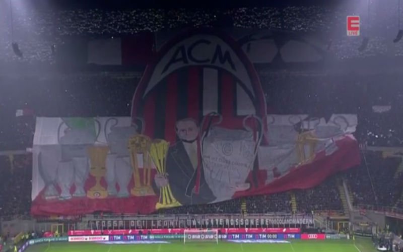 AC Milan-fans nemen op prachtige wijze afscheid van voorzitter Berlusconi (Video)
