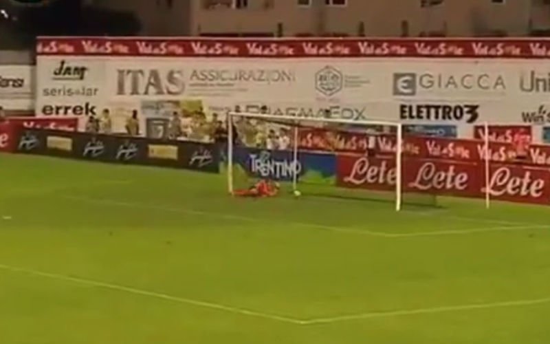 Speler van Napoli scoort deze ongelofelijke goal (Video)