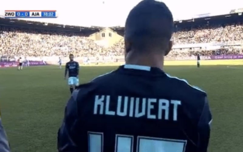 23 jaar na Patrick Kluivert maakt zoon Justin zijn debuut bij Ajax (Video)
