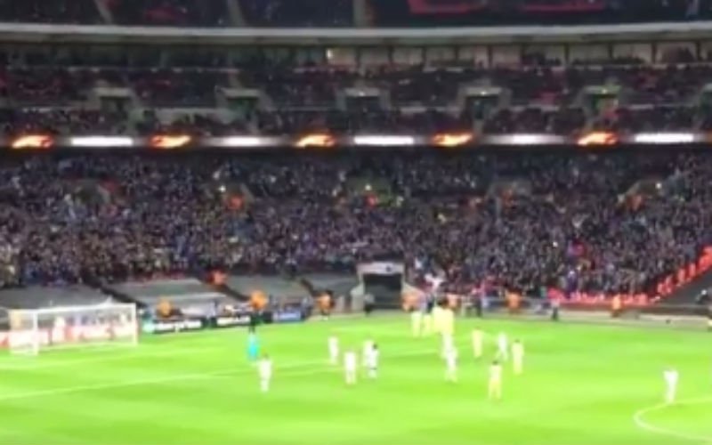 Fantastische beelden: Wembley ontploft door de fans van AA Gent (Video)