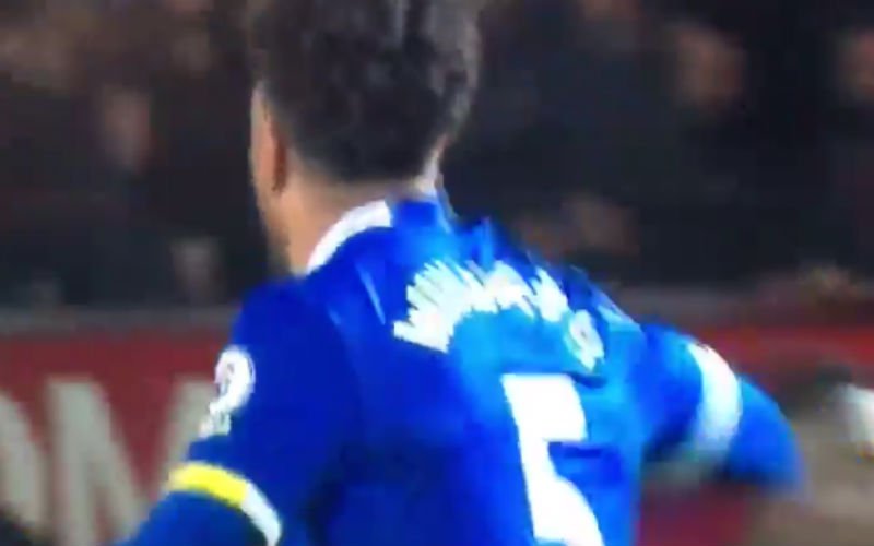 Lukaku maakt er zelf een einde aan bij Everton: Dit doet hij na rode kaart van zijn ploegmaat (Video)