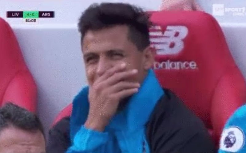 Alexis Sanchez lacht eigen ploeg uit tijdens afgang (Video)