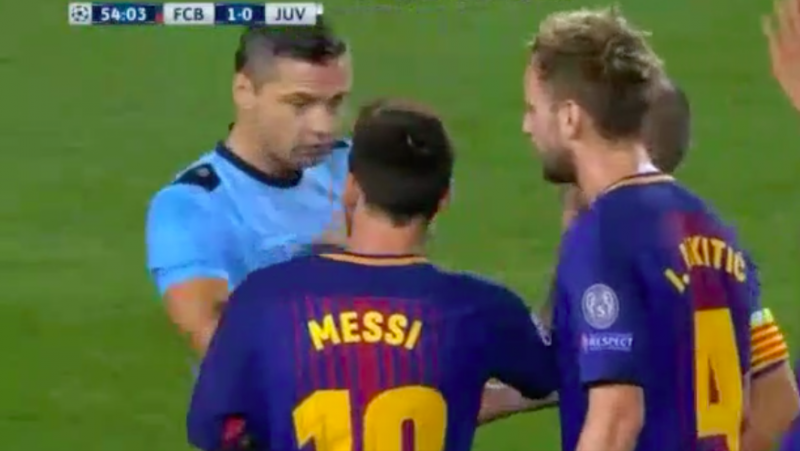 Plots pakte Messi uit met erg domme actie (Video)