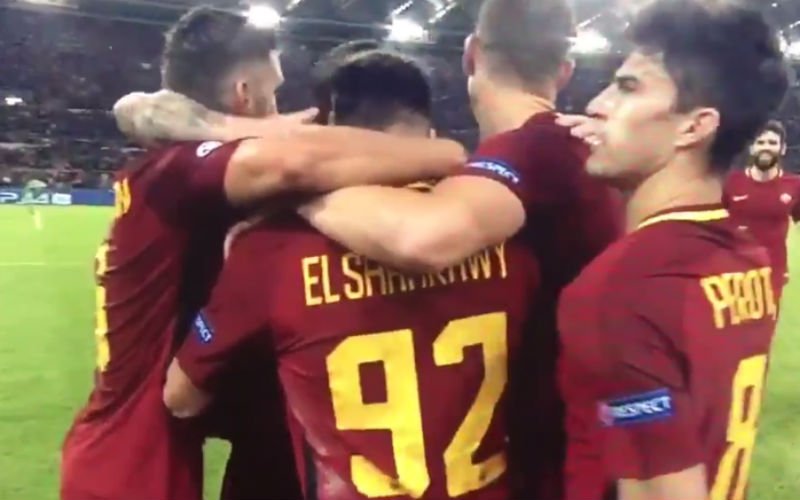 Bij Roma vieren ze goal van El Shaarawy wel op héél aparte wijze (Video)