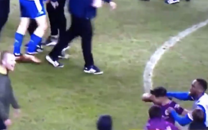 Agüero gaat op de vuist met Wigan-fan na verloren wedstrijd (Video)