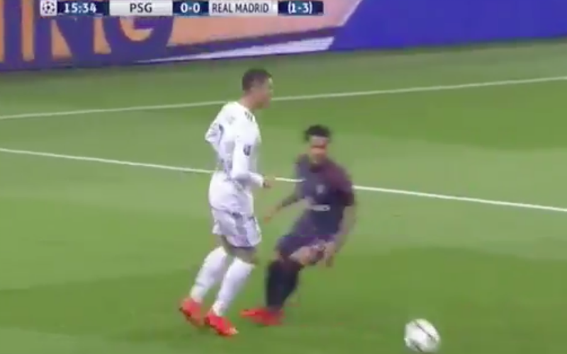 Is deze vreemde actie van Ronaldo jou opgevallen tijdens PSG-Real? (Video)