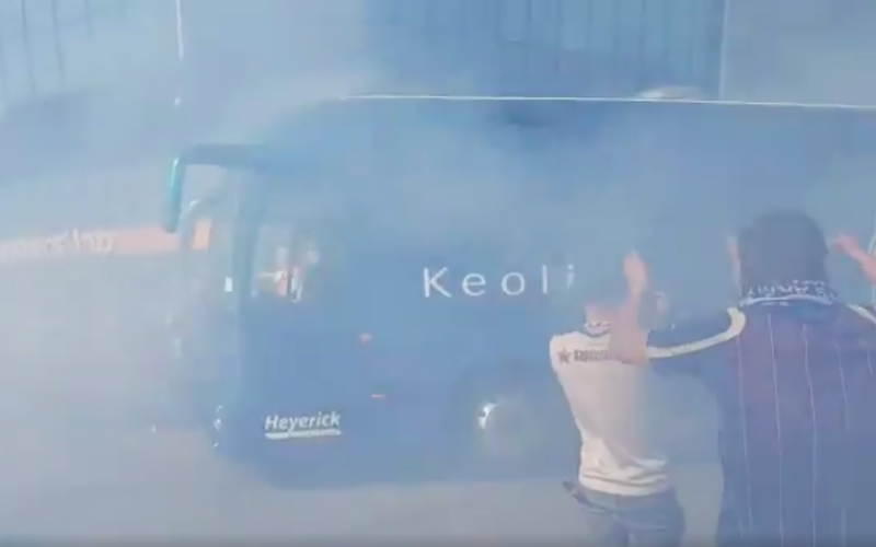 Zo verwelkomen Gent-fans de spelersbus (Video)