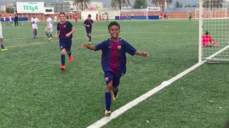 Zo vader, zo zoon: Shane Kluivert scoort bij debuut voor Barcelona (Video)