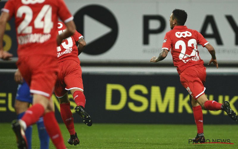 Standard wint knotsgekke match in Gent en zet Anderlecht onder druk