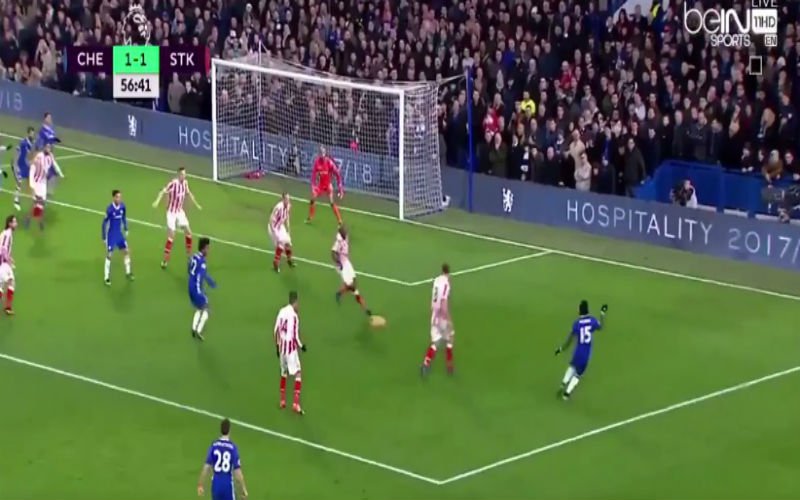 Hazard zorgt met simpel maar geniaal tikje voor knappe assist (Video)
