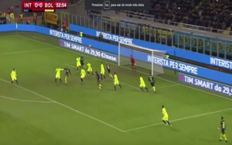 Centrale verdediger van Inter Milaan scoort met een fantastische omhaal (Video)