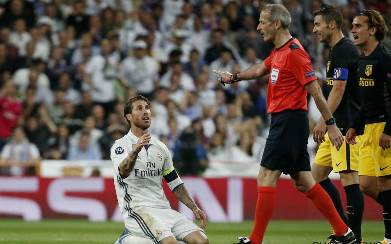 Sergio Ramos gaat zwaar uit de bocht tegen Atlético Madrid