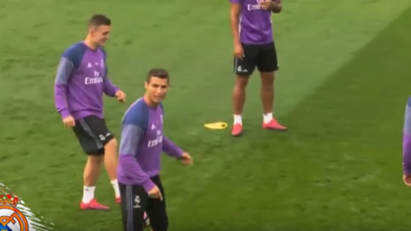 Ronaldo wordt razend na panna op training
