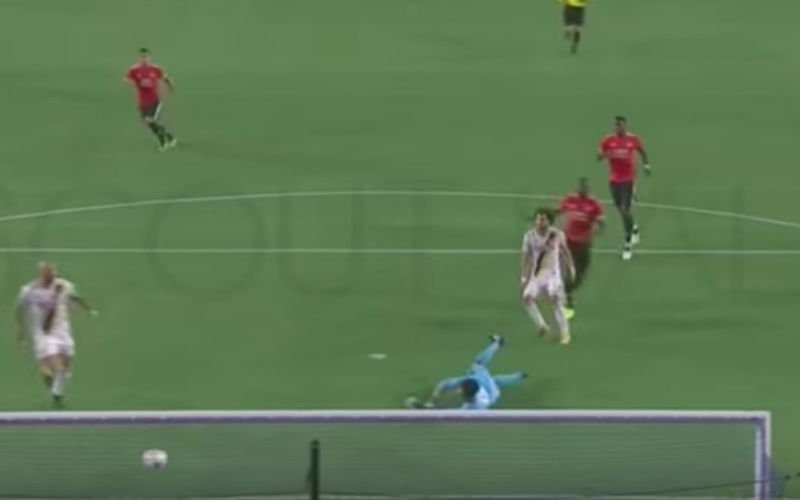 Geweldige misser van Lukaku in oefenpot Man United (Video)