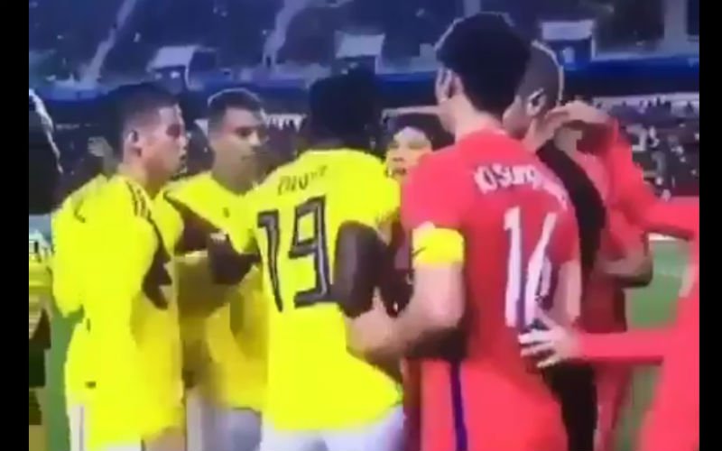 Deze racistische actie kan Colombia-speler Cardona duur komen te staan (video)
