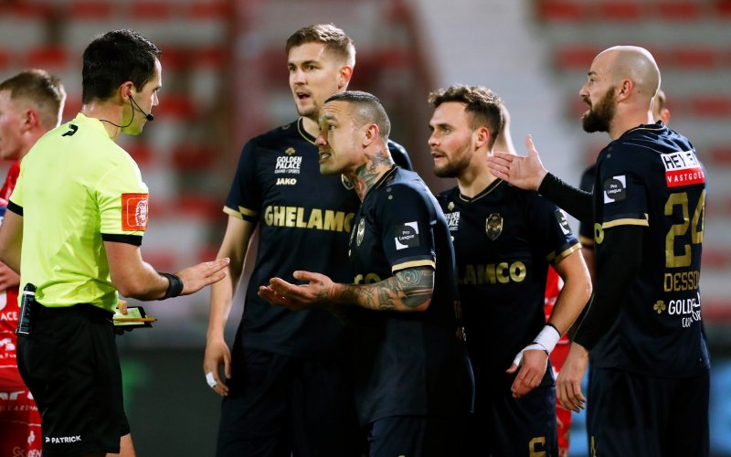 Voetbalfans spuwen Birger Verstraete uit na rood tegen KV Kortrijk: 
