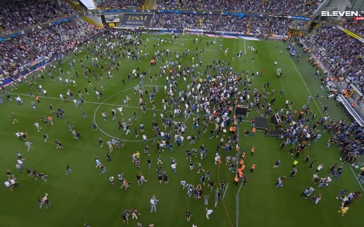Club Brugge-fans bestormen veld en gaan Anderlecht-supporters uitdagen