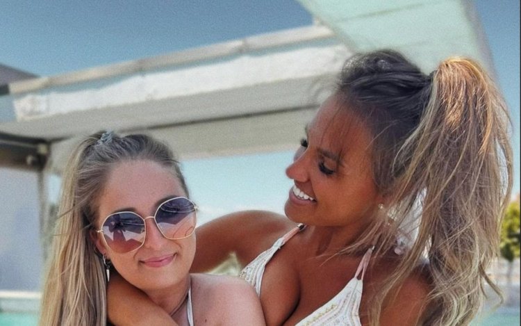 Ines Van Uythem en sexy vriendin laten in bikini fans watertanden: “Oh my God!” 