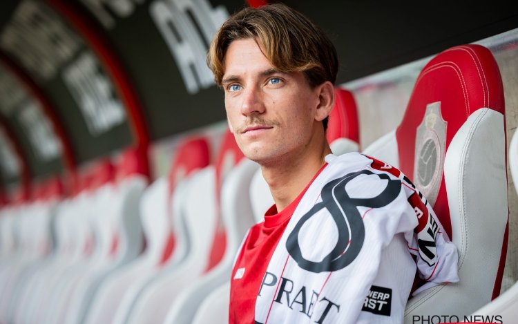 Nog geen minuut gespeeld of er is al erg slecht nieuws voor Dennis Praet bij Antwerp