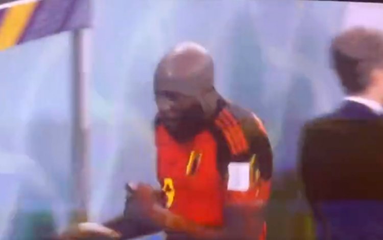 Romelu Lukaku verliest zichzelf helemaal na uitschakeling van Belgen op WK (VIDEO)