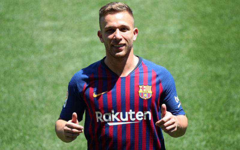 Barcelona stelt Arthur voor én pakt meteen uit met nieuwe aanwinst