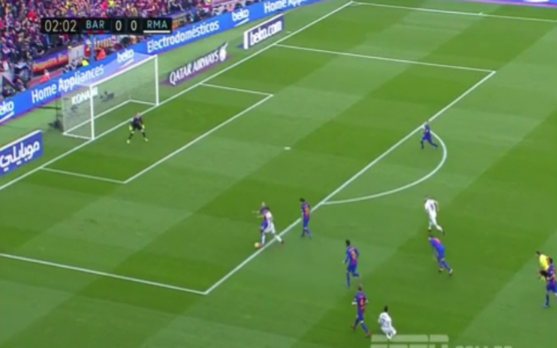 Real Madrid krijgt geen penalty na duidelijke overtreding (Video)