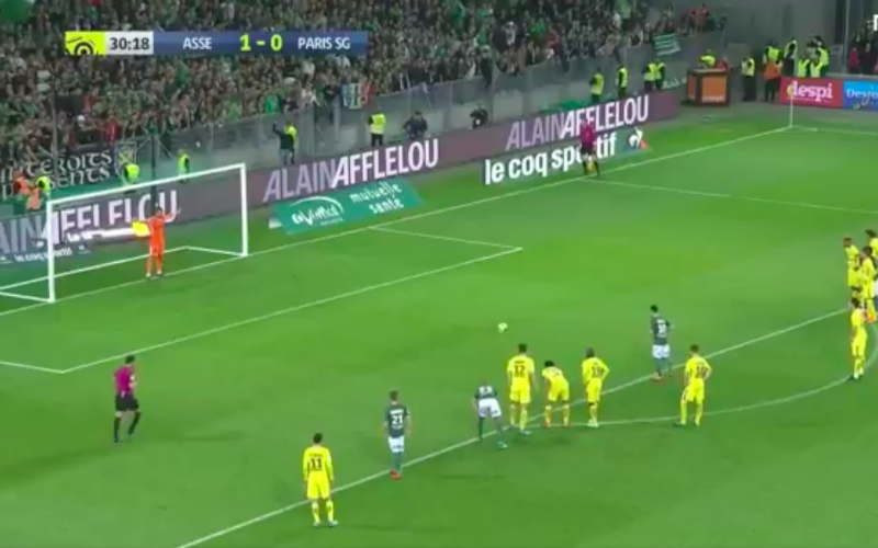 Kijk wat Mbappé doet bij penalty tégen PSG (Video)