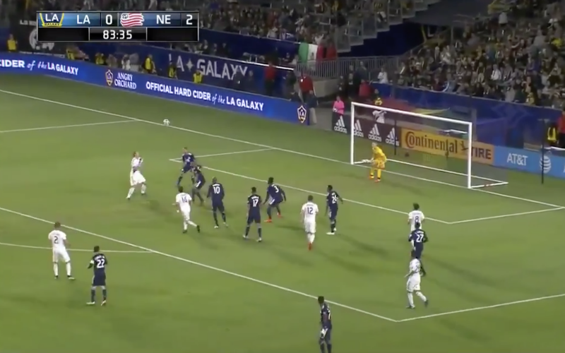 Ibrahimovic verbaast de wereld met fabelachtig doelpunt (VIDEO)