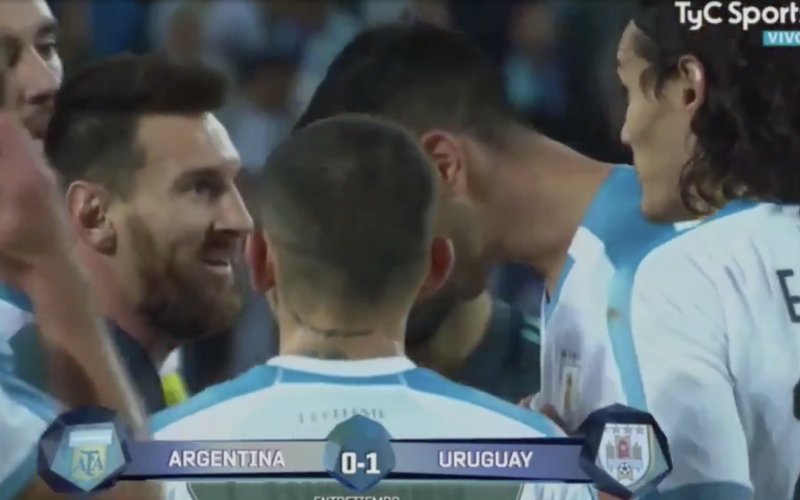 'Vechtpartij tussen Messi en Cavani, Suarez moet ingrijpen' (VIDEO)
