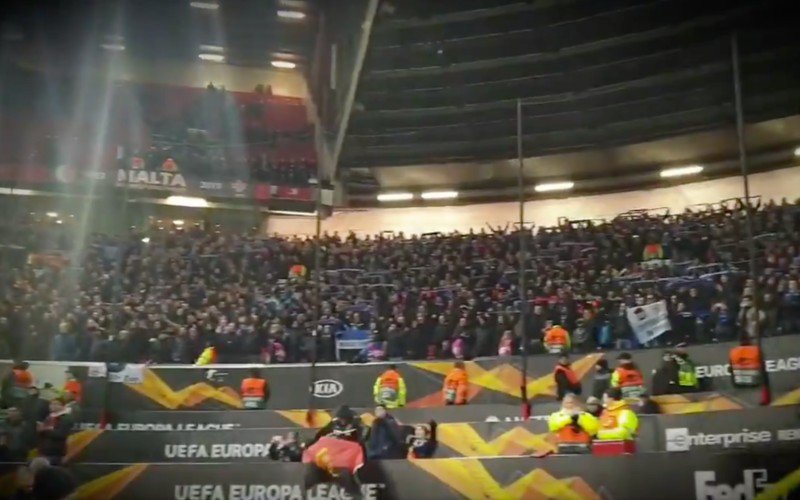 Club Brugge-fans pakken na uitschakeling uit met straffe actie (VIDEO)