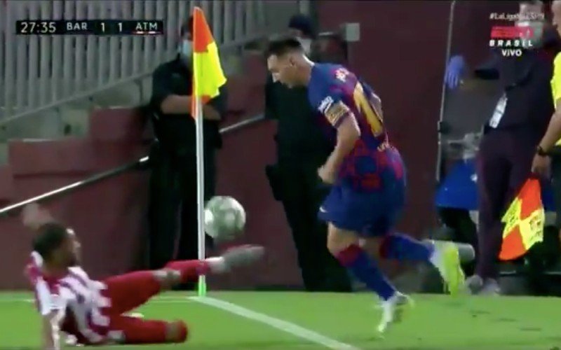 Lionel Messi beëindigt de carrière van Atlético-verdediger Lodi (VIDEO)