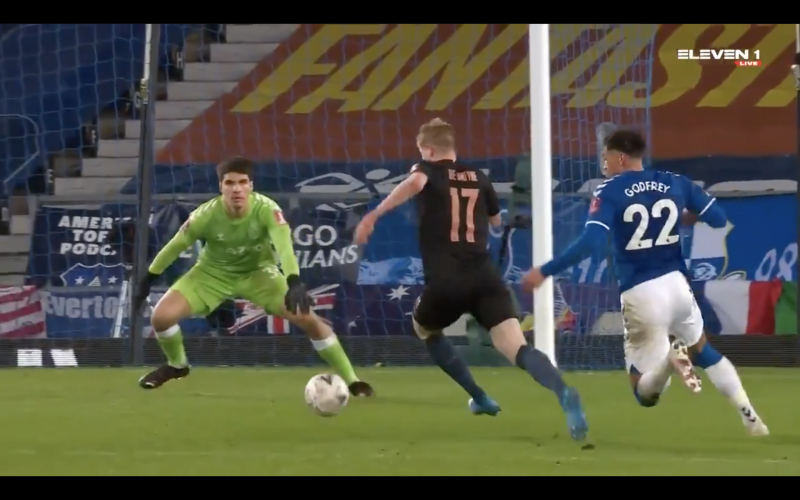 Kevin De Bruyne slaat Guardiola en Manchester City met verstomming (VIDEO)