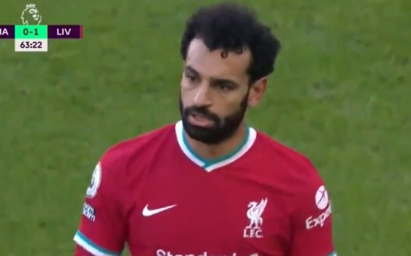 Pijnlijk: Zo reageert Salah wanneer Klopp hem naar de kant haalt (VIDEO)