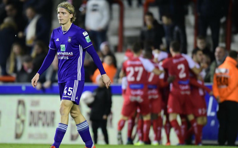 Anderlecht gaat alweer met schaamrood op de wangen onderuit