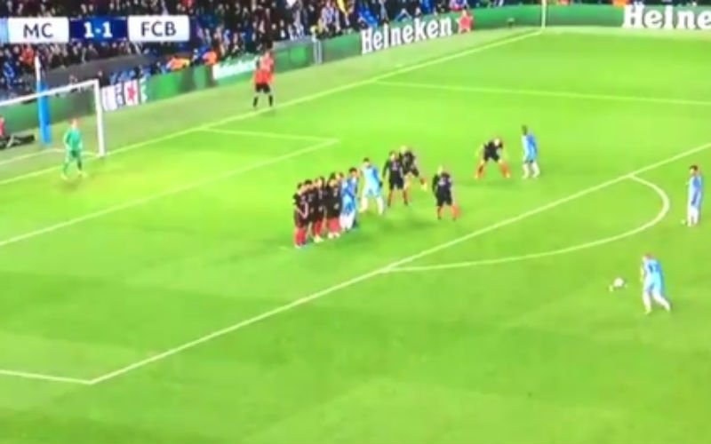 De Bruyne scoort tegen Barcelona met héérlijke vrije trap (Video)